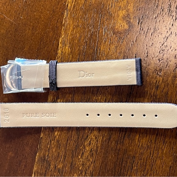EUC Christian Dior Ladies Watch with Bracelet & new extra strap like new - Picture 7 of 13